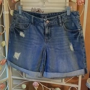 Apt 9 Womans Cuffed Jean's Shorts size 8